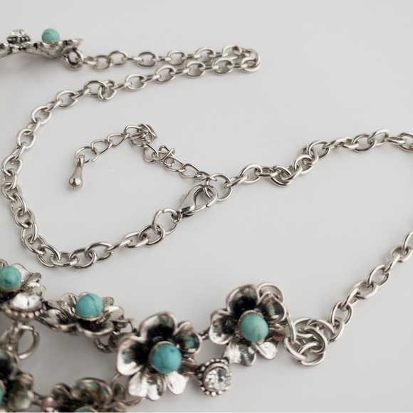 Green Dyed Howlite Stone Pendant Bib Necklace Floral Ornate Design Silver Tone - Picture 11 of 13